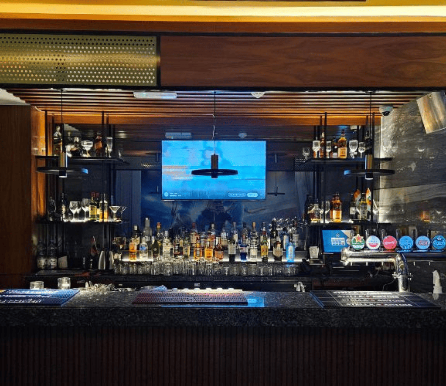 eleven’s sports bar dubai 1
