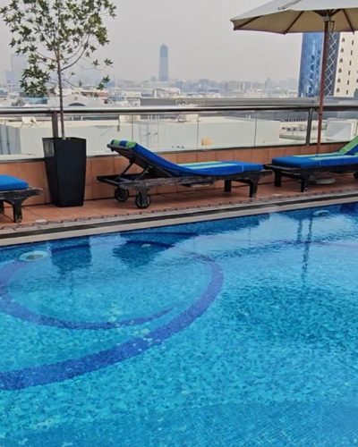 rooftop pool 02