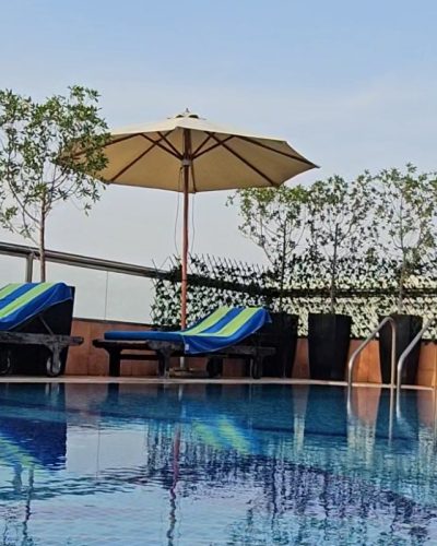 rooftop pool 04